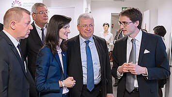 EU Commissioner finds out about the Industry Business Network 4.0